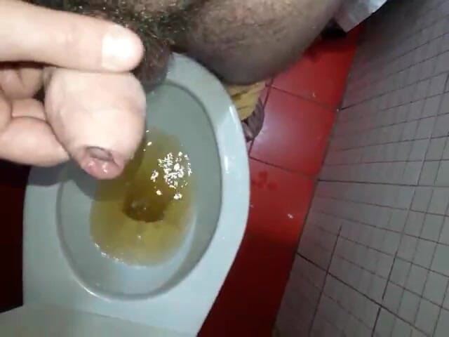 KinkyPigDad: Zpocený penis, smradlavý, sýr, močící