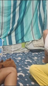 Nejlepší přátelé s velkými prsy a zadky mají domácí lesbický sex, kundička do kundičky