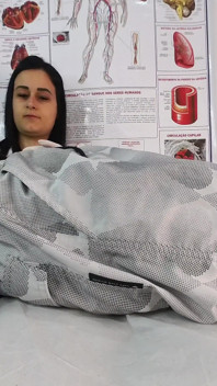 Sestra ho přistihla při honění - a dala mu prsa, dokud se neudělal do jejích úst