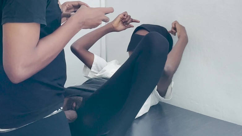 Petite Erotic Africa: Dieses kleine ebenholz mag es, diesen großen schwanz zu nehmen