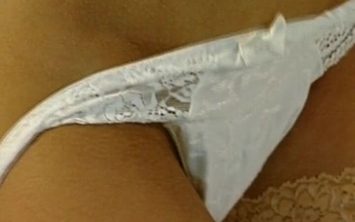 German's MILF: 彼女はキャスティングで裸になったドイツ出身の見事な女性です