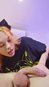 큰 자지를 따먹고 우유를 받을 자격이 있는 Kitty