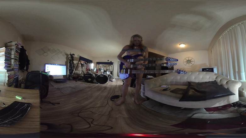 Lizzy Yum: Liz Young с 1 ноября 2025 года мастурбирует #47