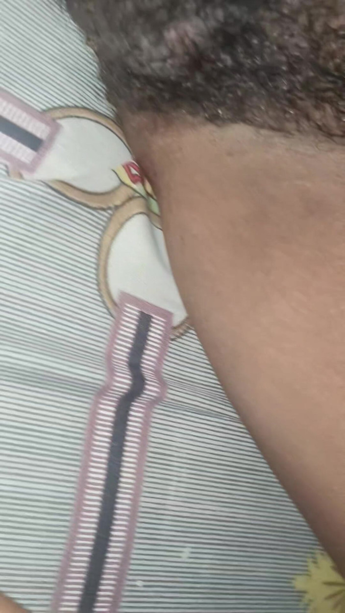 X videos: 德西继兄弟厕所在继妹的身体上