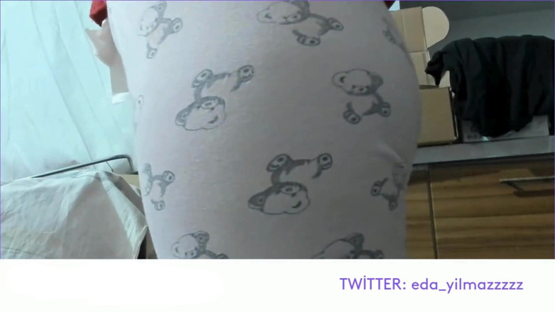 turk_milf_porno: Me masturbé en pijama turca milf porno culona en perrito...