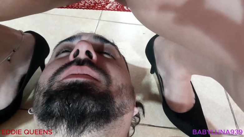 Eddie Queens: La mia sorellastra Babyluna939 ama l'anale ed la doccia dorata...