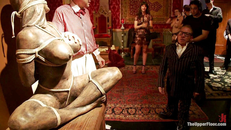 The Upper Floor by Kink: Matresse Madeline es bienvenida al piso superior