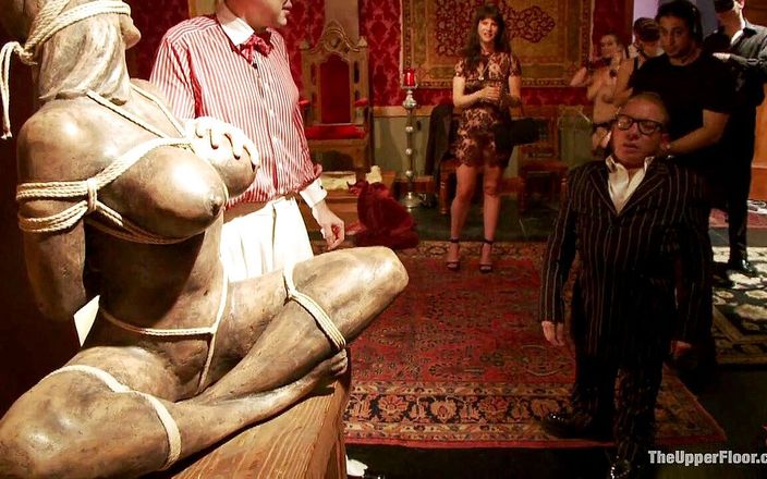 The Upper Floor by Kink: Matresse Madeline es bienvenida al piso superior