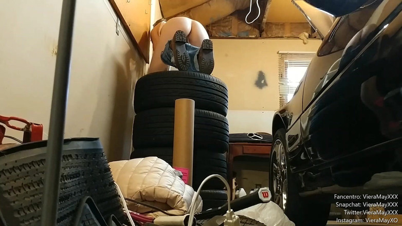 VieraMayXXX: Механік трахає пизду, з якої капає інструмент