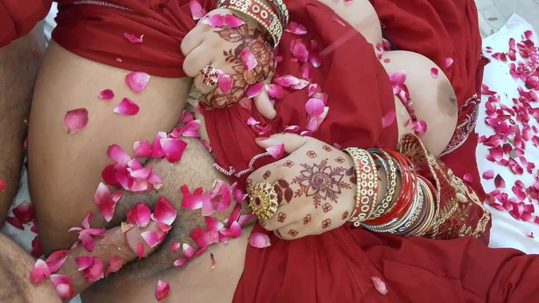 QueenbeautyQB: Suhagrat - First Wedding Night Sex - New Indian Hot Couple