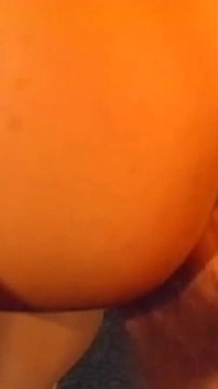 Azgın Asyalı orta yaşlı seksi kadın büyük sert yarakla seks yapmaktan zevk alıyor