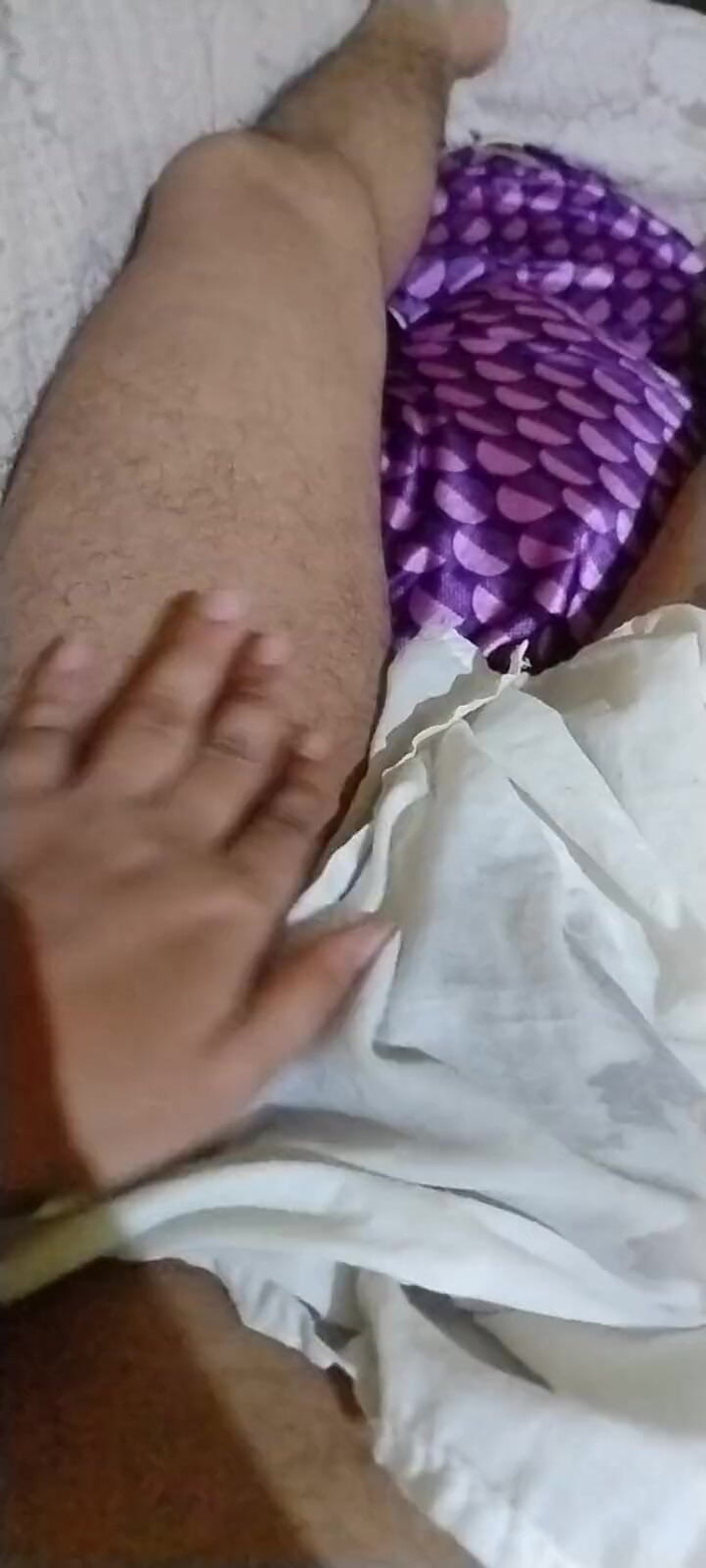 Ronit: Cậu bé đại học Ấn Độ chơi với con cu của anh ấy