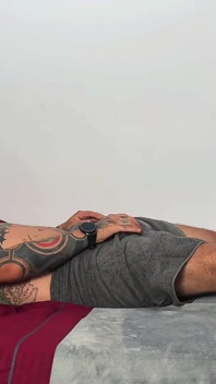 Massagem com final feliz se transforma em foda suja com milf gostosa