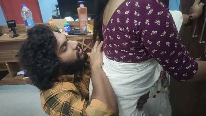 Vaigavarun45: Kerala Sari îndepărtarea țâțe suge pizda Lins și futai dur al cuplului indian...