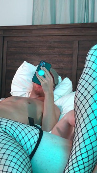 Trans Kelsey masters en man masturbeert - compilatie 1
