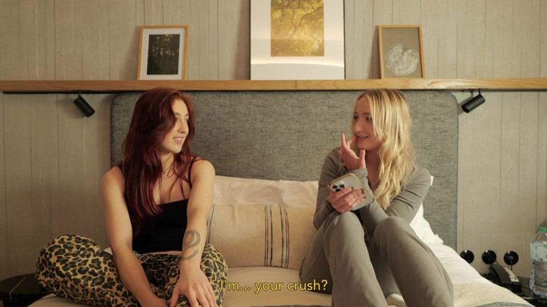 Madelaine_Rousset: Action ou vérité complète pour transformer des Françaises en lesbiennes -...