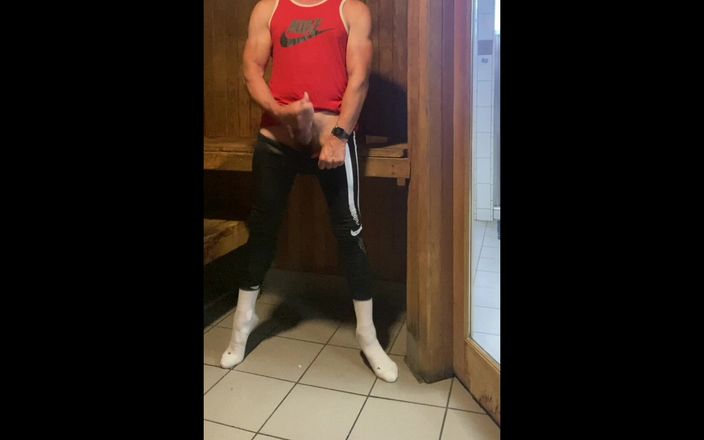 JockDad87: Dilf jockdad87又在桑拿房里了！