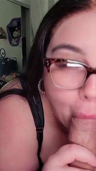 Sahara Dee สวมแว่นอุดปากและเย็ดคอลึก