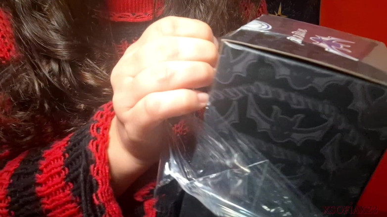 Sofia Nightshade: Membuka Kotak Mainan Baru Saya