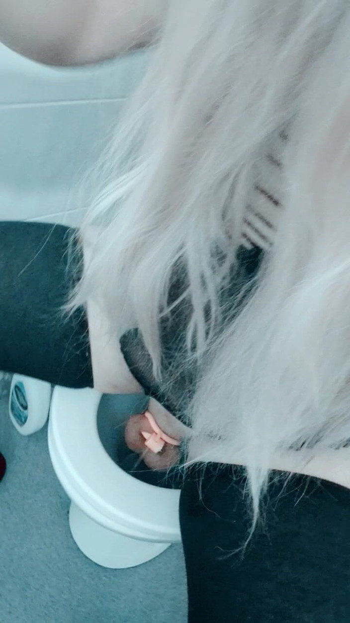 Tinychubman: Alicia-sissy-smallz kleine natte clitty pik mietje in Chasity en plassen