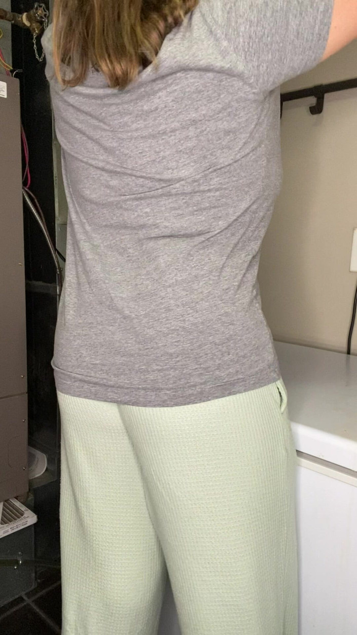 Avril Showers: Hotwife dipancut dalam semasa melakukan dobi