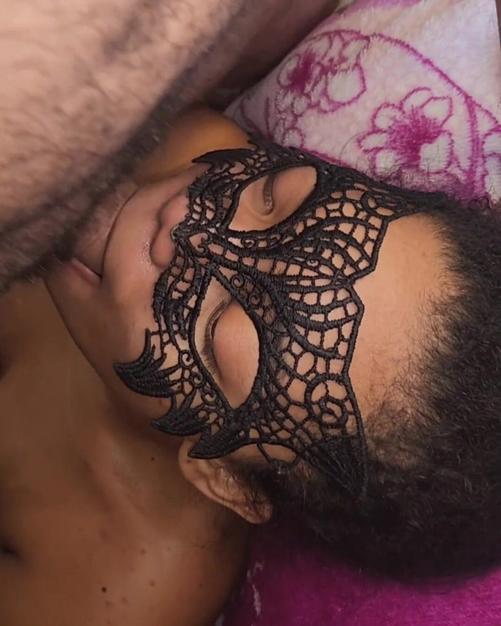 Pietro Montoya: Kongkek kencing dan tekak dengan air mani dalam mata