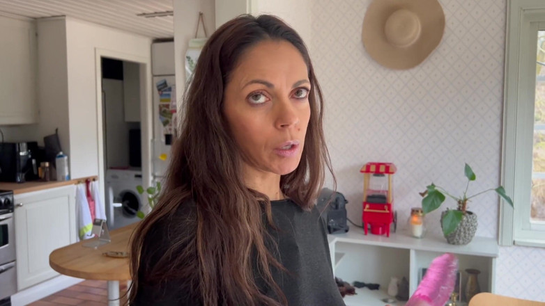 LoveAndRopes: Hot MILF Gets Her Pussy and Ass Stretched by a...