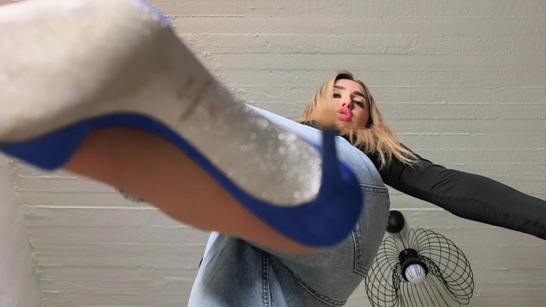 Goddess Lena: Nylon Looser