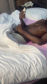 Vídeo caseiro da minha enfermeira sexy com tesão chupa meu pau