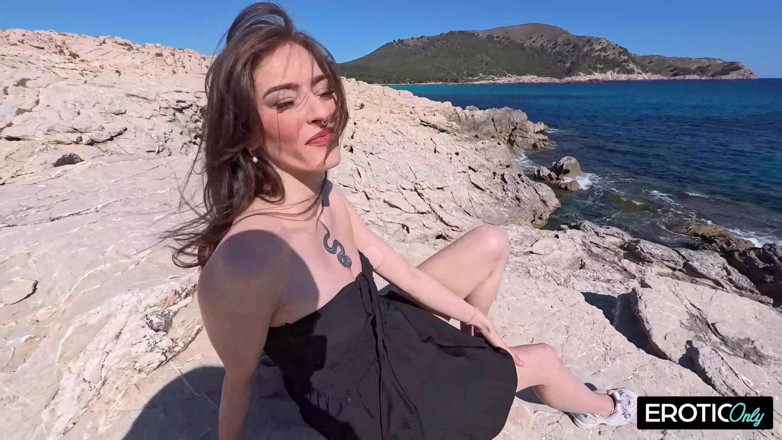 German bitch hunter: Nena flaca monta duro y usa sus pies para conducirlo...