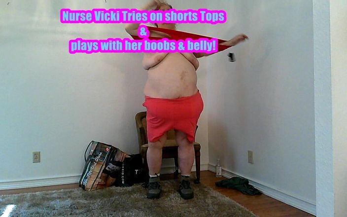 BBW nurse Vicki adventures with friends: शॉर्ट्स और टॉप पर कोशिश करना! Iam पेट और स्तन रगड़ रही है