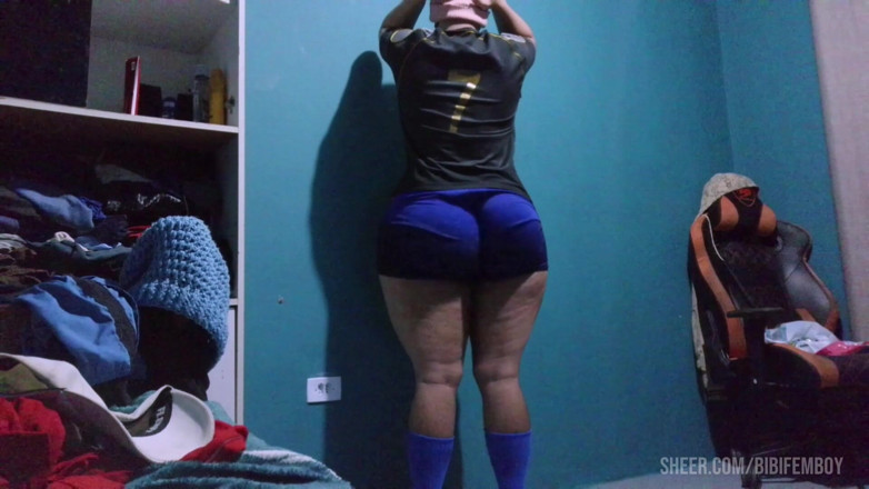 Sissy sapeca studio: A Curvy Tranny with a Big Ass and a Feminine...