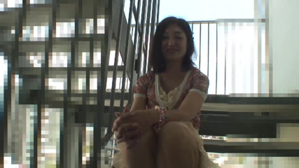 Asian Mature Climax: Brunetka kočka se svléká dovnitř