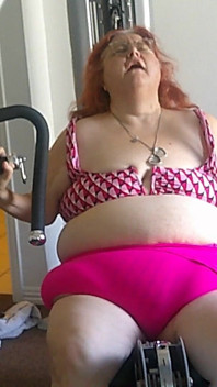 Büyük Güzel Hemşire Vicki Spor Salonunda Egzersiz Yapıyor Bölüm 1