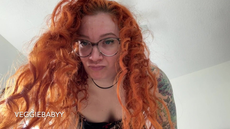 Veggiebabyy: Futa ti riempie la figa con un cazzo e un...