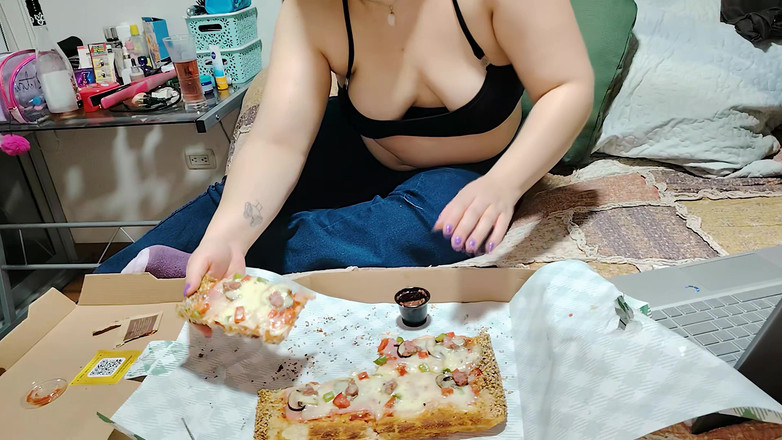 Nicole Passat: Масивна піцерія Ніколь: блаженство, що розриває живіт