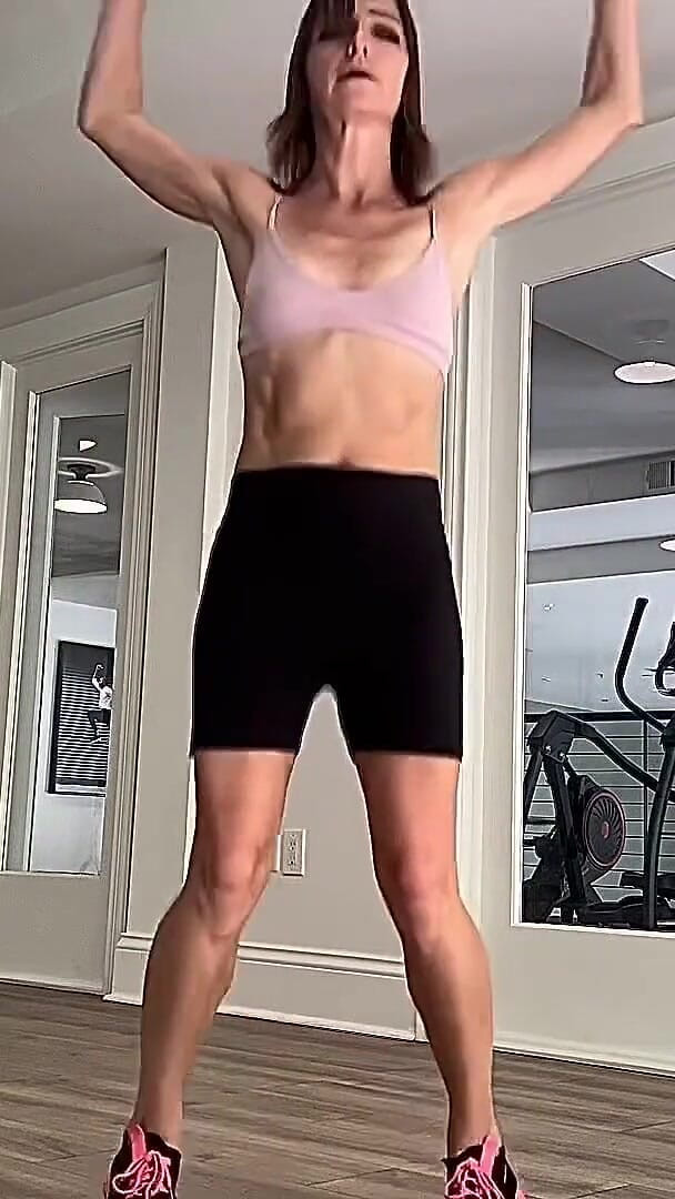 Elaina Button: Skinny Fit Gym Girl Shows You Her Muscles and Works...