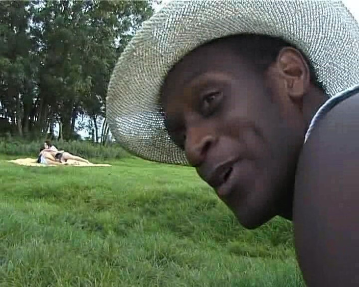 British Blue Movies: Grote Omar's Britse avonturen: teefinspectie (2002)