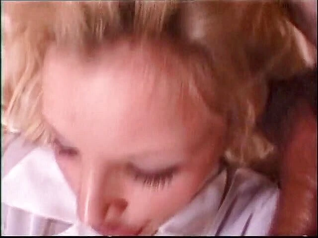 Black Sinner: Sandwich interracial pour une blonde sensuelle sauvagement baisée par deux...