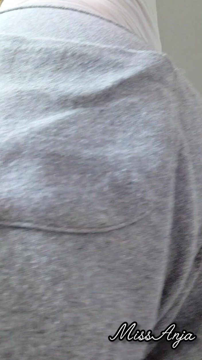 MissAnja_FH: Những cái xì hơi to mồ hôi trong chiếc quần...