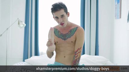 Doggy boys: Self šukání Twink Dennis Nicolero