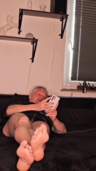 Táta velký penis šuká drobnou trans holku