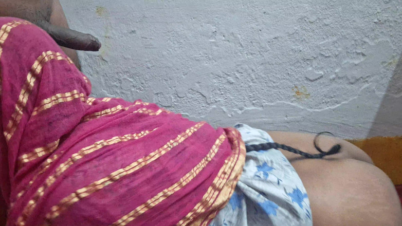 Busty Banuu: Pembantu rumah menghisap batang suami saya