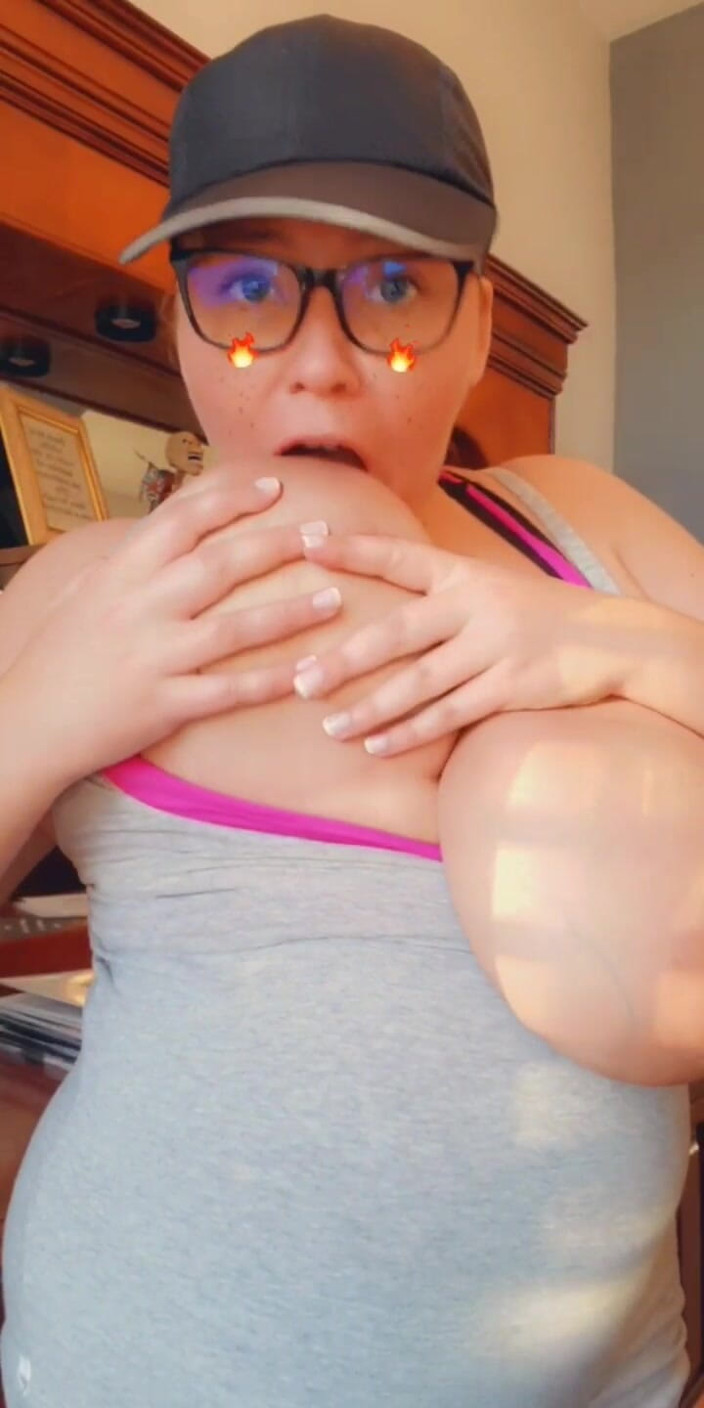 Annabelle Rogers: Casual Titty Play!