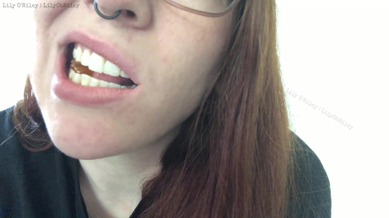 Lily O'Riley: Трах камшотом медведя со звуками рта