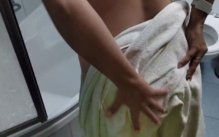 Emma Alex: Turkiet Hotell, fantastiska bröst i dusch efter att ha sockelat