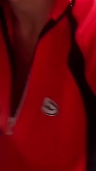 एक परित्यक्त इमारत की खोज और पेशाब करना