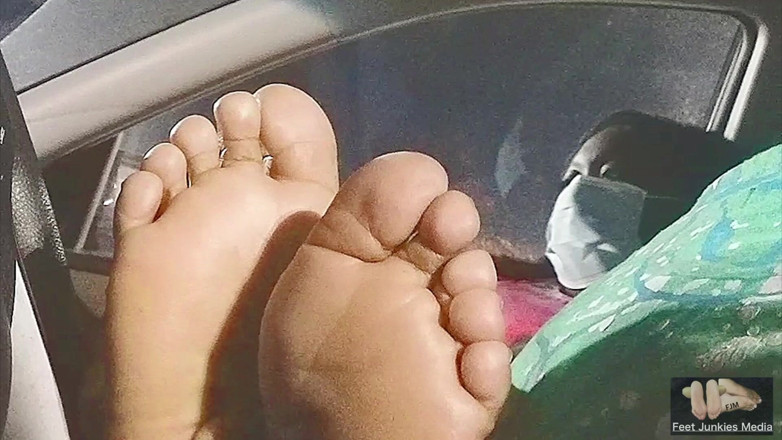 Foot Patrol: Wielbienie stóp sesji samochodowej z ulubioną BBW Ncfootgoddess