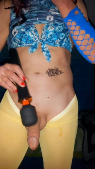 Lizzaali: Using my big wand vibrator to get hard and dribble...