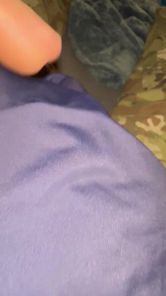 Gay Soldier Stuff: Soldado del ejército muestra su tamaño almizclero 12 pies mientras pajea...